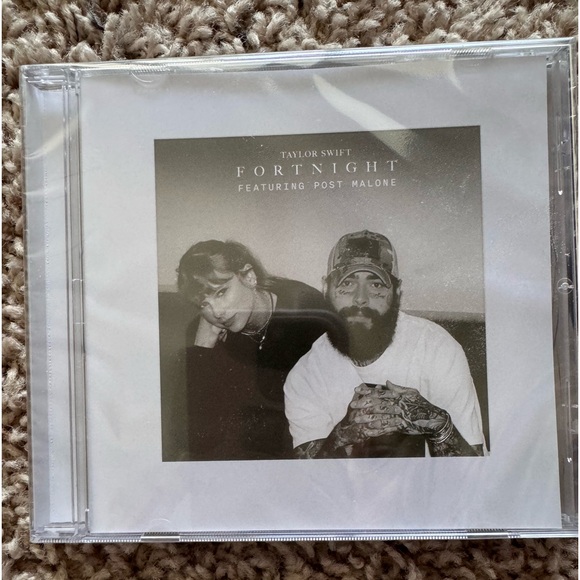 Taylor Swift The Tortured Poets Department Collectors Edition Deluxe CD Set - Picture 2 of 6